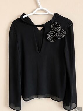 Zara Black Long-Sleeve V-Neck Blouse with Spiral Rosette Accent